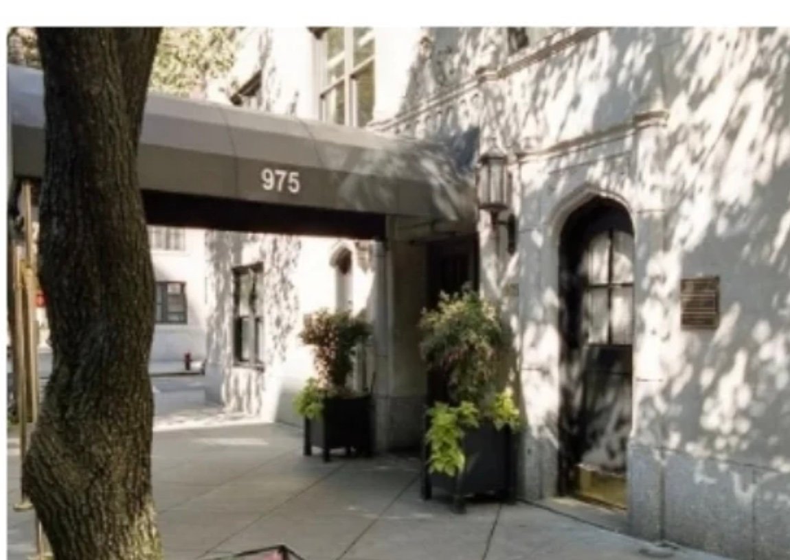 975 Park Avenue entrance